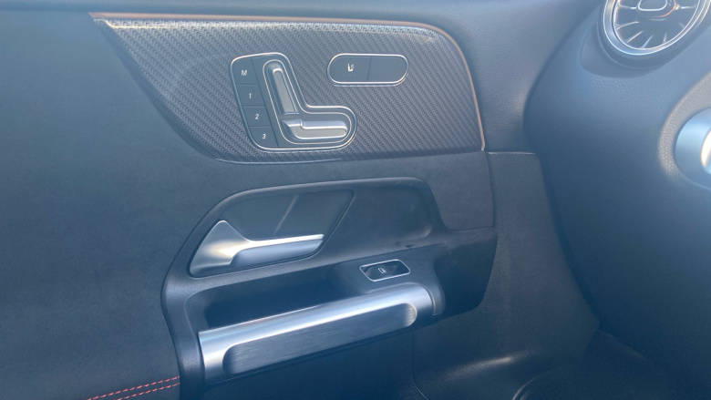 Mercedes-Benz GLB 200 AMG Line Premium + Night Ed 5dr 7G-Tronic Petrol Estate